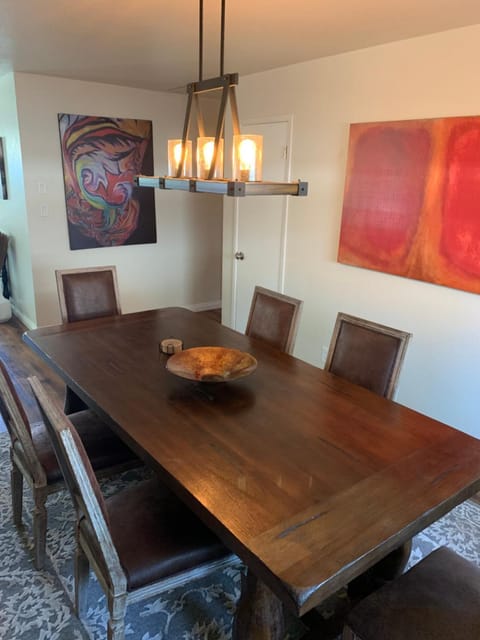 Forest and Vine - Hot tub and Pet Friendly! House in Templeton