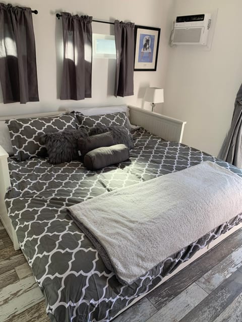 Forest and Vine - Hot tub and Pet Friendly! House in Templeton