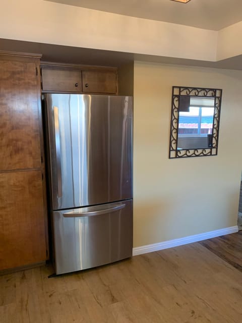 Forest and Vine - Hot tub and Pet Friendly! House in Templeton