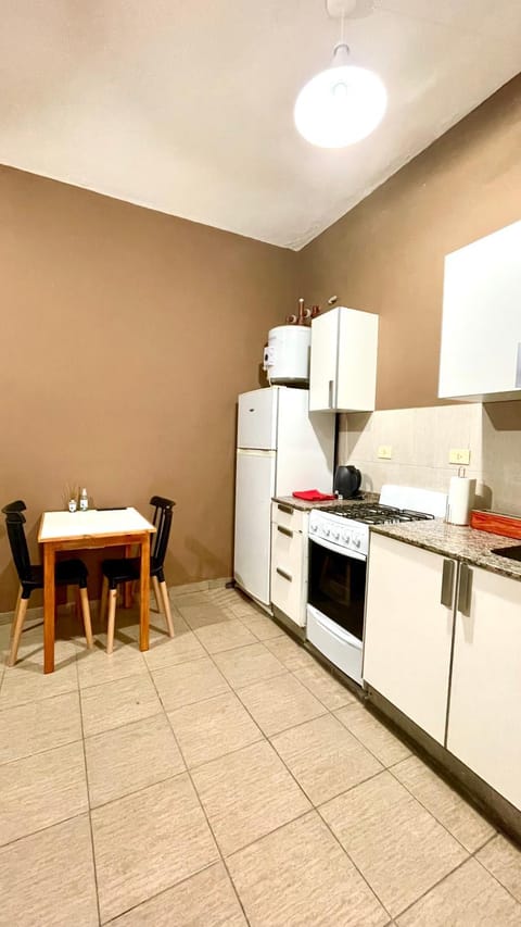 Kitchen or kitchenette, Dining area, oven