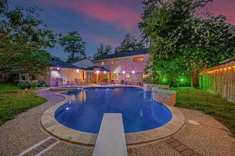 Swimming pool