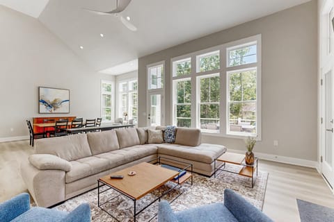 Lake House Escape House in Lake Anna