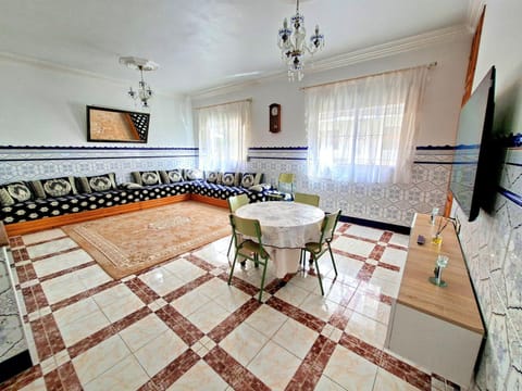 TV and multimedia, Living room, Photo of the whole room, Seating area, Dining area, Evening entertainment