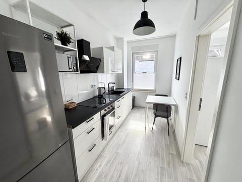 Kitchen or kitchenette, Dining area, oven, stove