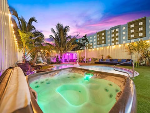 The Velvet Palm Midtown Pool and Hot Tub House in Miami