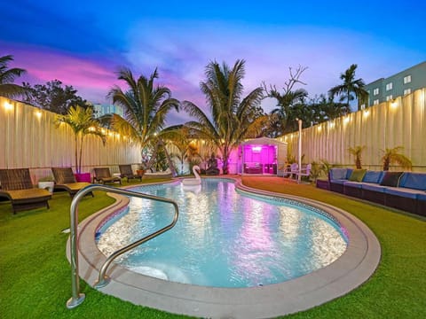 The Velvet Palm Midtown Pool and Hot Tub House in Miami
