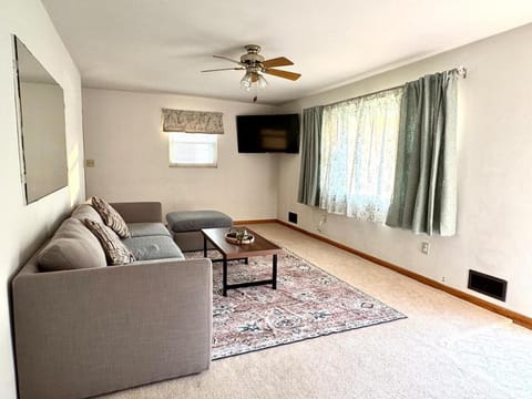 Bridgeport House WV, Close to UHC, FBI, The Bridge Complex House in Bridgeport