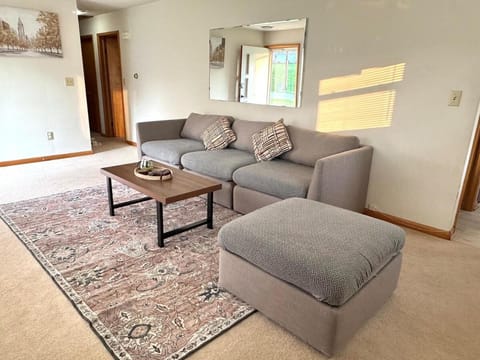 Bridgeport House WV, Close to UHC, FBI, The Bridge Complex House in Bridgeport