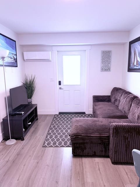Communal lounge/ TV room, TV and multimedia, Living room, Seating area