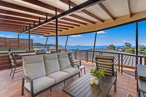 Day, Natural landscape, Hot Tub, View (from property/room), Balcony/Terrace, Seating area, Sea view
