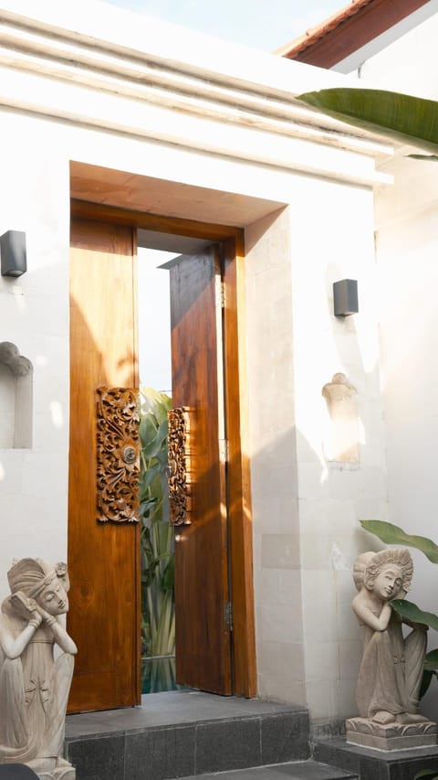 Facade/entrance