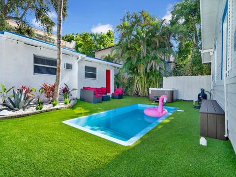 Bungalow House 6 BR Pool Little Havana House in Coral Gables