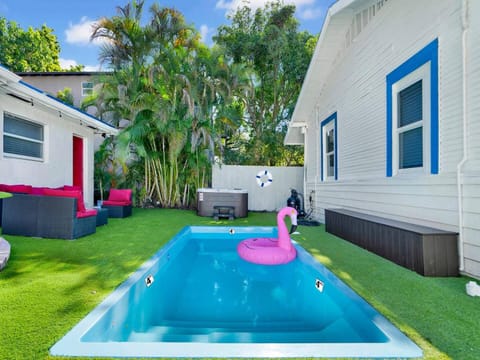 Bungalow House 6 BR Pool Little Havana House in Coral Gables