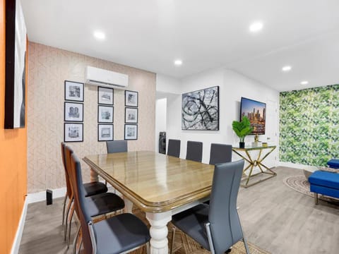 Bungalow House 6 BR Pool Little Havana House in Coral Gables