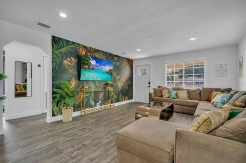 La Pergola Villa 7 BR PoolHot Tub Location Villa in Miami