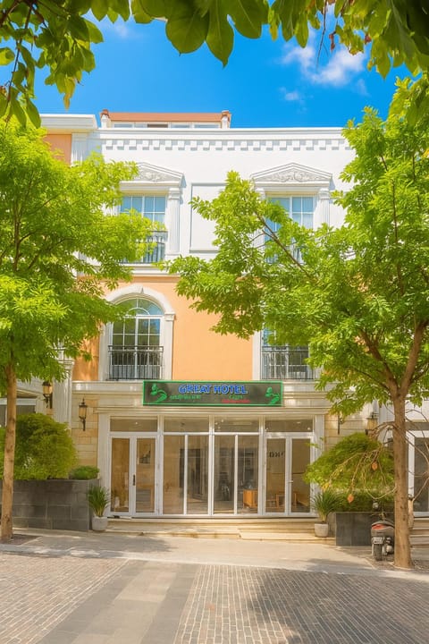 Property building, Spring, Day