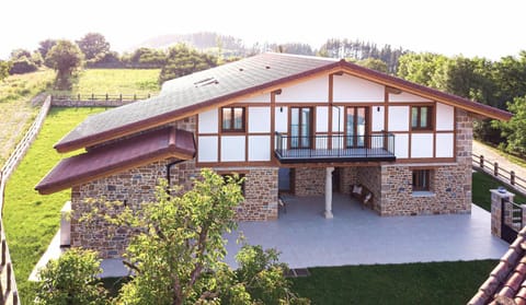 Property building, Natural landscape, Garden, Balcony/Terrace, Garden view, Mountain view