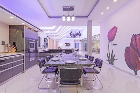 Seating area, Dining area