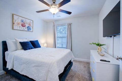 A Modern Oasis Near Savannah Apartment in Pooler