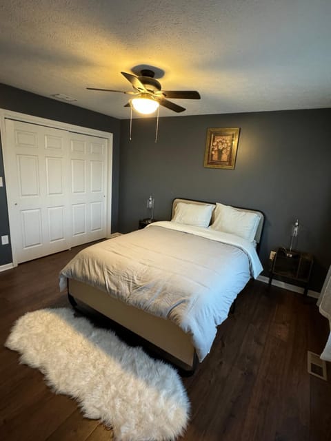 Townhouse Bridgeport Close UHC,FBI,Bridge complex Apartment in Bridgeport