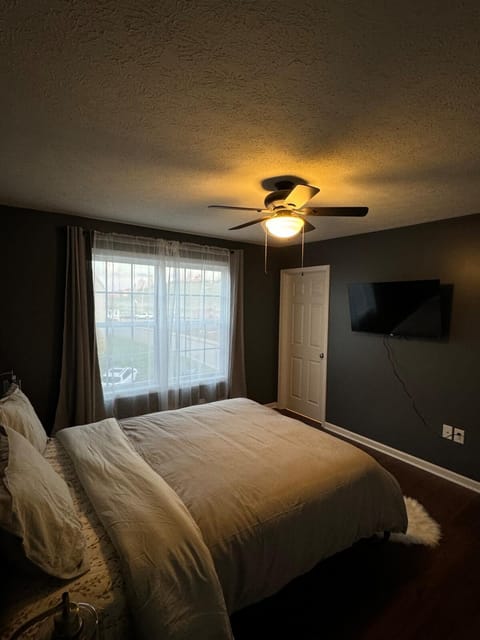 Townhouse Bridgeport Close UHC,FBI,Bridge complex Apartment in Bridgeport