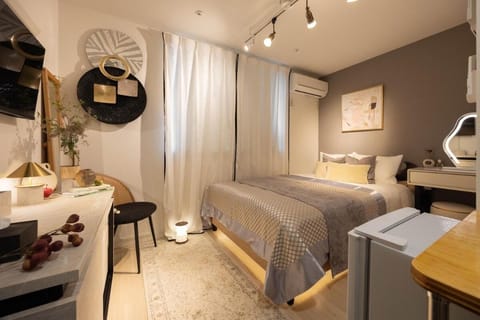 Bed, Kitchen or kitchenette, Photo of the whole room, Bedroom, Food