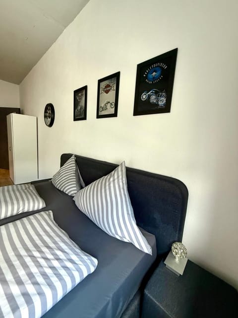 Goldstadt Moto Loft - Urban Studio am Schlössle Apartment in Pforzheim