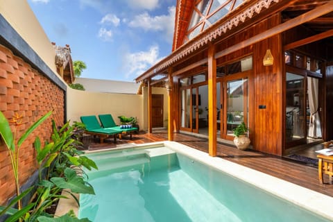 Patio, Day, Pool view, Swimming pool, sunbed