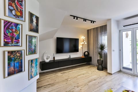 TV and multimedia, Evening entertainment