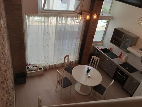 Kitchen or kitchenette, Living room, Seating area, Dining area