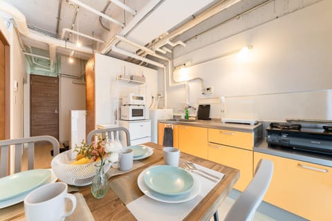 Kitchen or kitchenette, Dining area, stove