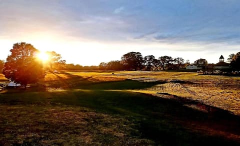 Comfy Farm Stay with Hammock & Fire Pit near Old Hickory Lake – Lebanon, Tennessee Chalet in Old Hickory Lake