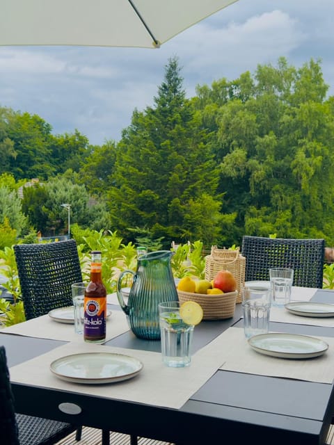 Day, Natural landscape, Garden, Balcony/Terrace, Food and drinks, Dining area, Food, Garden view, Drinks