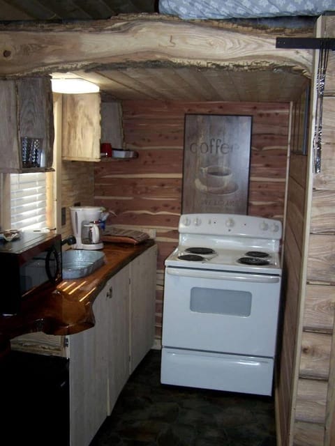 Secluded Sedona Tiny House in Woods Near Lake | Fire Pit, Hammocks, Full Kitchen & Breakfast House in Old Hickory Lake