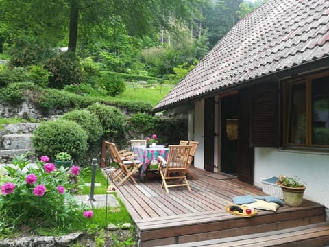 Patio, Patio, Day, Summer, Garden, Garden, Balcony/Terrace, Dining area, On site
