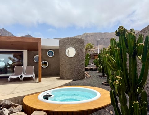 Day, Natural landscape, Hot Tub, Mountain view, sunbed