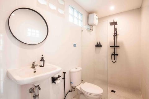 Shower, Toilet, Bathroom, bidet