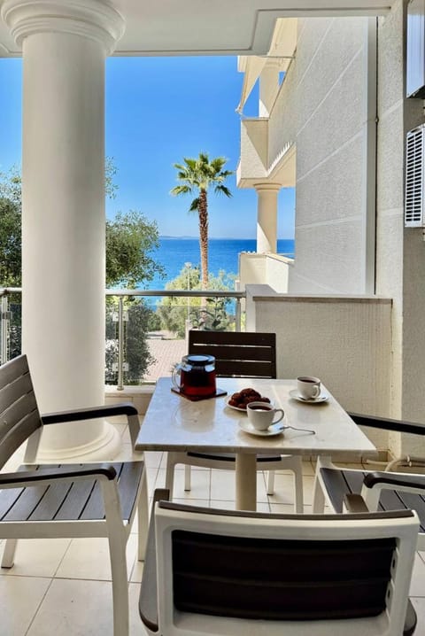 Day, Natural landscape, View (from property/room), Balcony/Terrace, Seating area, Dining area