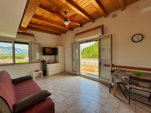 Natural landscape, TV and multimedia, Living room, Seating area, Dining area