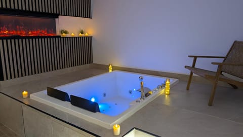 Hot Tub, Hot Tub
