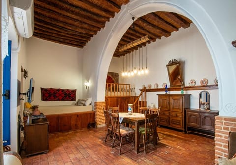 TV and multimedia, Seating area, Dining area