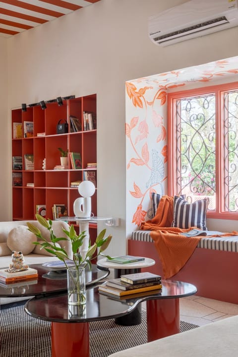 Seating area, Internal: Not applicable to any particular room