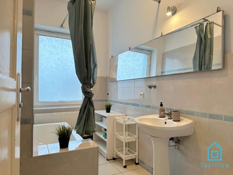 Swan Room -15 Minutes to Gdańsk Old Town & Seaside Vacation rental in Gdansk