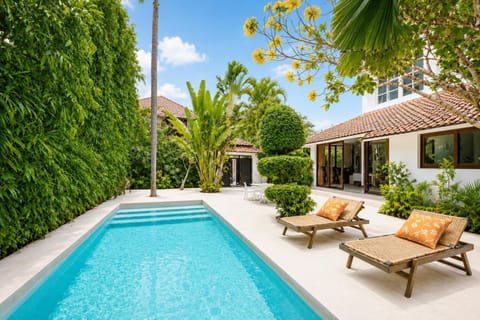 Property building, Garden, Garden view, Pool view, Swimming pool