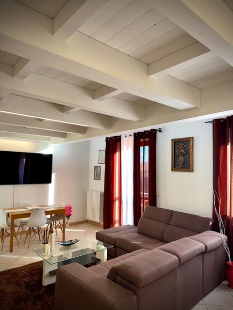 Communal lounge/ TV room, TV and multimedia, Living room, Seating area