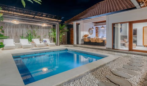 Pool view, Swimming pool, sunbed