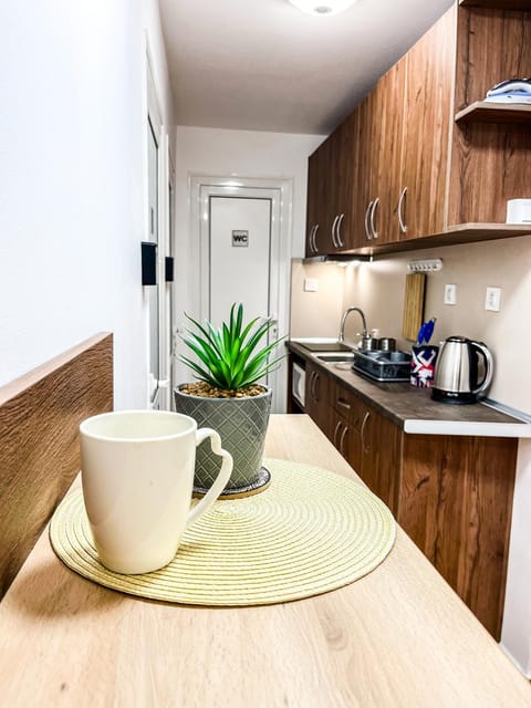 Coffee/tea facilities, Kitchen or kitchenette, Communal kitchen