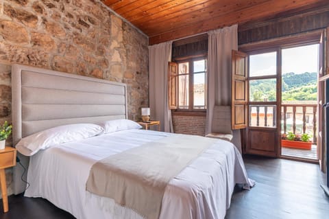 Bed, View (from property/room), Balcony/Terrace, Bedroom