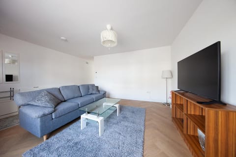 Modern 2 bed house in Hollystown with free parking House in County Dublin