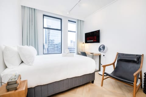 Bed, TV and multimedia, Seating area, City view